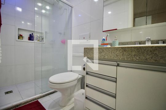 Banheiro de apartamento para alugar com 2 quartos, 60m² em Dois de Julho, Salvador