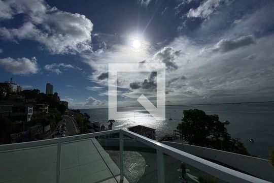 Vista da Rua de apartamento para alugar com 2 quartos, 60m² em Dois de Julho, Salvador