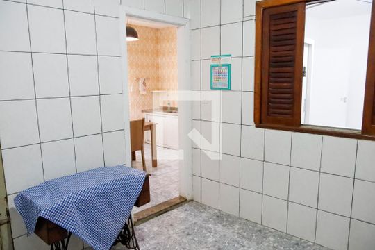 Lavanderia de casa à venda com 3 quartos, 192m² em Km 18, Osasco