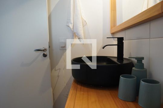 Banheiro de apartamento à venda com 1 quarto, 35m² em Pinheiros, São Paulo