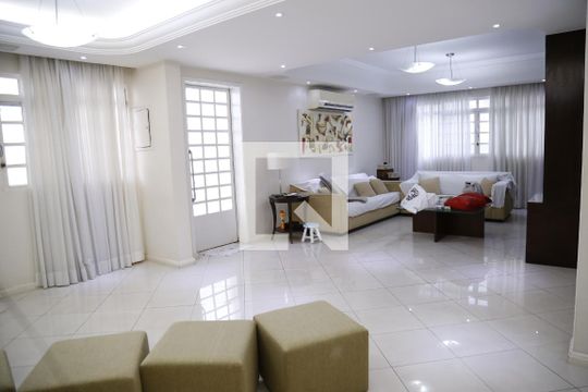 Casa à venda com 4 quartos, 450m² em City América, São Paulo