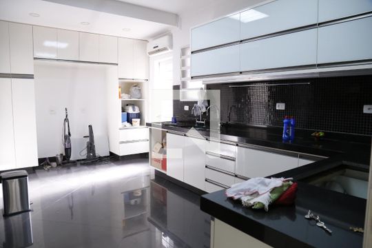 Cozinha de casa à venda com 4 quartos, 450m² em City América, São Paulo