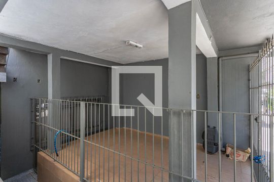 Garagem de casa à venda com 2 quartos, 168m² em Vila Moraes, São Paulo