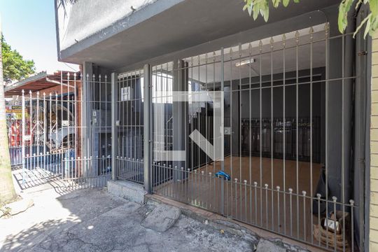 Fachada de casa à venda com 2 quartos, 168m² em Vila Moraes, São Paulo
