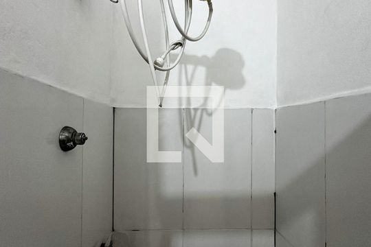 Banheiro de casa para alugar com 2 quartos, 122m² em Chácara Monte Alegre, São Paulo