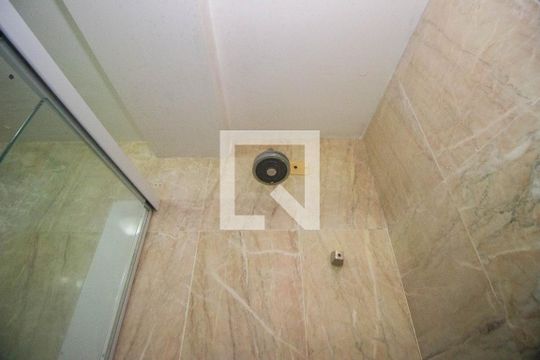 Banheiro da Suíte de apartamento para alugar com 3 quartos, 713m² em Três Figueiras , Porto Alegre