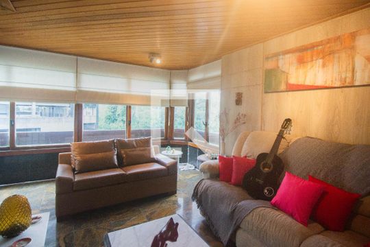 Escritório de apartamento para alugar com 3 quartos, 713m² em Três Figueiras , Porto Alegre