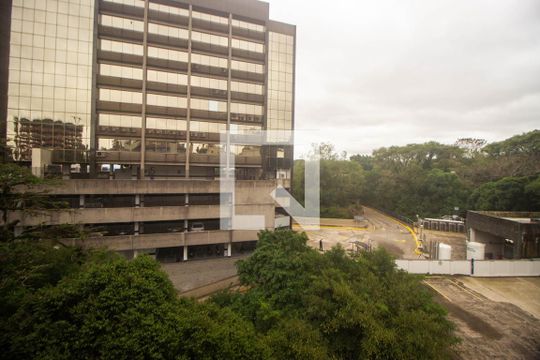 Vista de apartamento para alugar com 3 quartos, 713m² em Três Figueiras , Porto Alegre