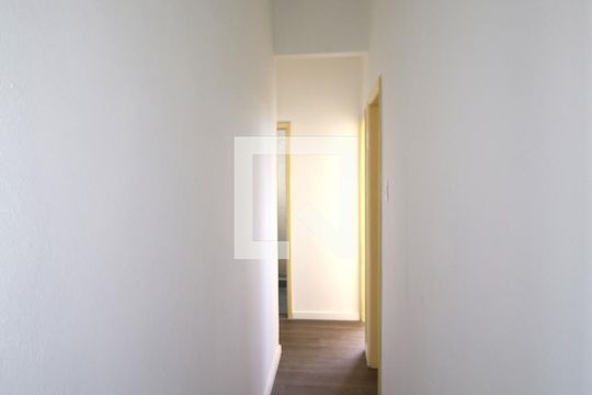 Corredor de apartamento à venda com 2 quartos, 62m² em Olaria, Rio de Janeiro