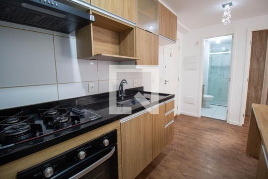 Cozinha de apartamento para alugar com 2 quartos, 34m² em Barra Funda, São Paulo
