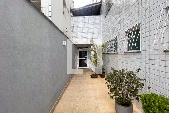 Hall de entrada de apartamento à venda com 3 quartos, 80m² em Santa Cruz Industrial, Contagem
