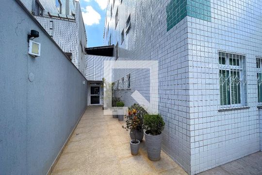 Hall de entrada de apartamento à venda com 3 quartos, 80m² em Santa Cruz Industrial, Contagem