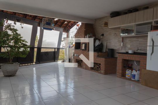 Área comum de casa à venda com 5 quartos, 205m² em Dos Casa, São Bernardo do Campo