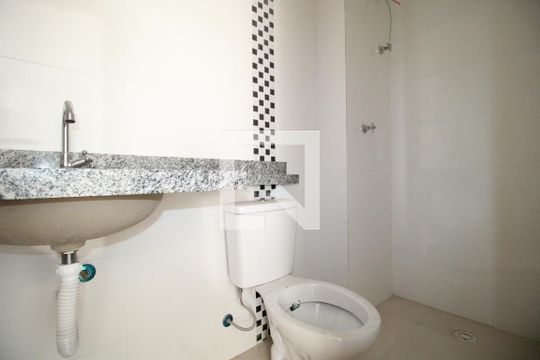 Banheiro de apartamento à venda com 2 quartos, 41m² em Vila Nhocune, São Paulo