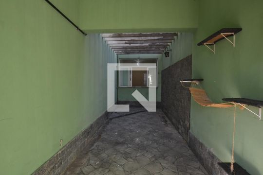 Garagem de casa para alugar com 5 quartos, 210m² em Vila Kosmos, Rio de Janeiro