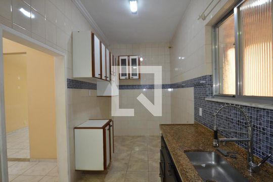Cozinha de casa para alugar com 5 quartos, 210m² em Vila Kosmos, Rio de Janeiro