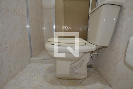 Banheiro da Suíte 1 de casa para alugar com 5 quartos, 210m² em Vila Kosmos, Rio de Janeiro