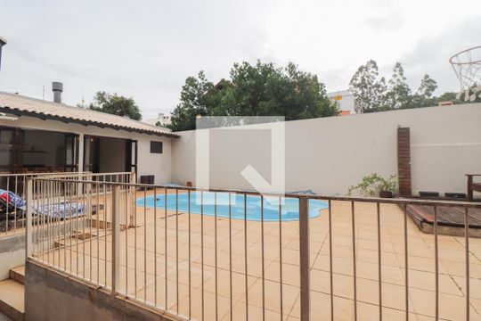 Piscina de casa à venda com 3 quartos, 185m² em Cristo Rei, São Leopoldo