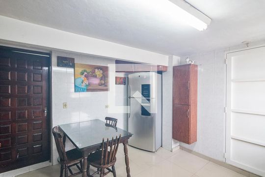 Cozinha de casa à venda com 3 quartos, 244m² em Vila Curuca, Santo André