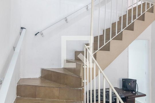 Escada de casa à venda com 3 quartos, 244m² em Vila Curuca, Santo André