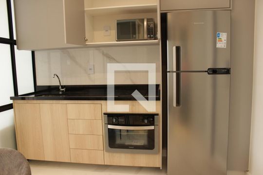 Cozinha equipada de apartamento à venda com 1 quarto, 30m² em Pinheiros, São Paulo