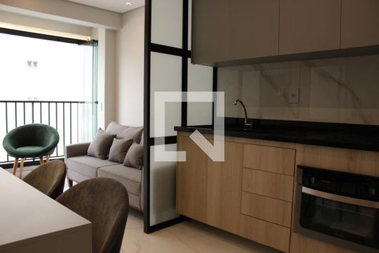 Sala e Cozinha de apartamento à venda com 1 quarto, 30m² em Pinheiros, São Paulo