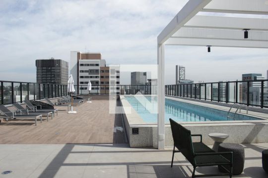 Piscina de apartamento à venda com 1 quarto, 30m² em Pinheiros, São Paulo
