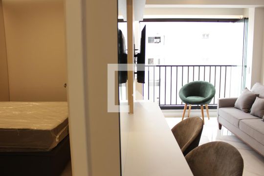 Sala e Quarto de apartamento à venda com 1 quarto, 30m² em Pinheiros, São Paulo