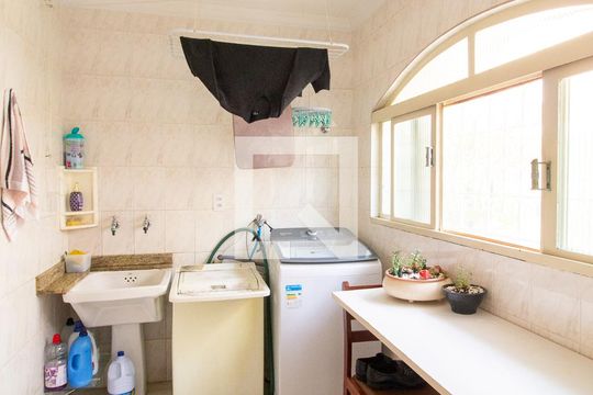Área de Serviço de casa à venda com 3 quartos, 300m² em Jardim Vila Galvao, Guarulhos