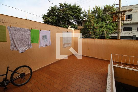Quintal de casa à venda com 3 quartos, 85m² em Vila Paiva, São Paulo