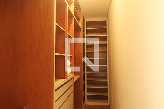 Suíte - Closet do Quarto 1 de casa à venda com 4 quartos, 393m² em Vila Camilópolis, Santo André