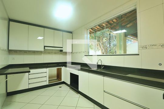 Cozinha de casa à venda com 4 quartos, 393m² em Vila Camilópolis, Santo André