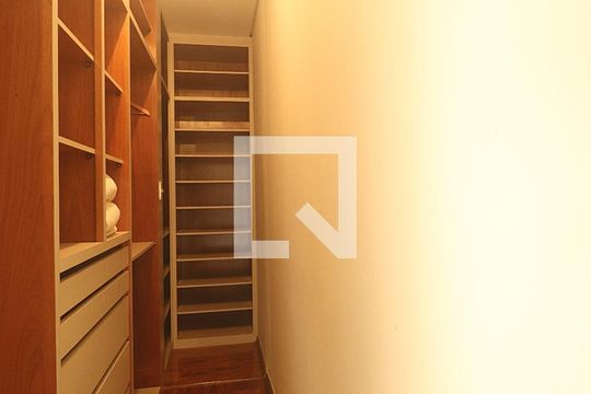 Suíte - Closet do Quarto 1 de casa à venda com 4 quartos, 393m² em Vila Camilópolis, Santo André