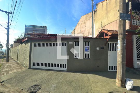 Fachada de casa à venda com 4 quartos, 393m² em Vila Camilópolis, Santo André