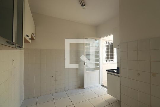 Fundos de casa à venda com 4 quartos, 393m² em Vila Camilópolis, Santo André