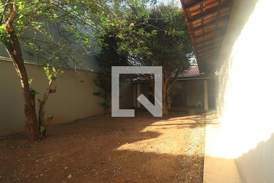 Quintal de casa à venda com 4 quartos, 393m² em Vila Camilópolis, Santo André