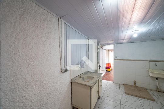 Cozinha de casa para alugar com 1 quarto, 35m² em Vila Guarani (zona Sul), São Paulo