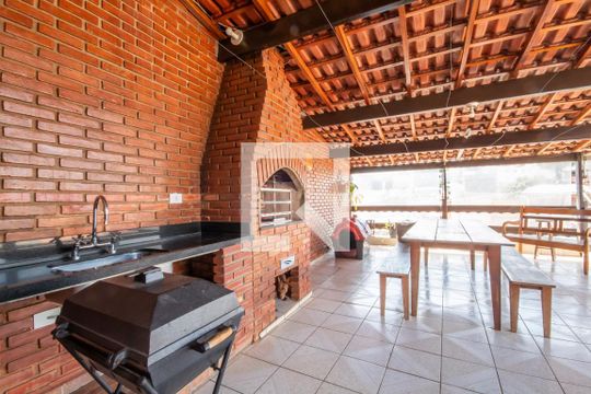 Churrasqueira de casa à venda com 3 quartos, 200m² em Padroeira, Osasco