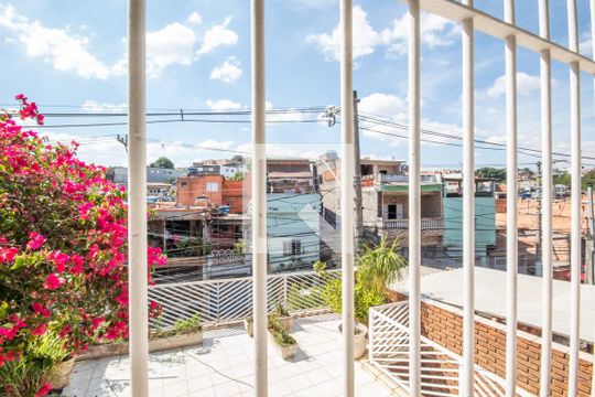 Vista da Sala de Estar de casa à venda com 3 quartos, 200m² em Padroeira, Osasco