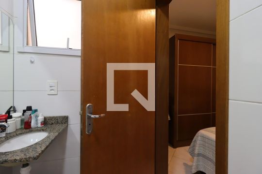 Banheiro da Suíte de apartamento para alugar com 3 quartos, 70m² em Parque das Nações, Santo André