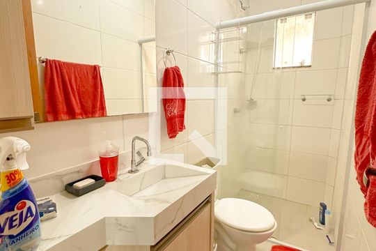 Banheiro de apartamento para alugar com 2 quartos, 60m² em Ingleses do Rio Vermelho, Florianópolis