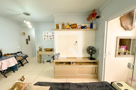 Sala de TV de apartamento para alugar com 2 quartos, 60m² em Ingleses do Rio Vermelho, Florianópolis