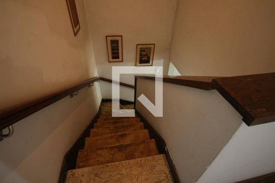 Escada de casa para alugar com 3 quartos, 80m² em Vila Gomes Cardim, São Paulo