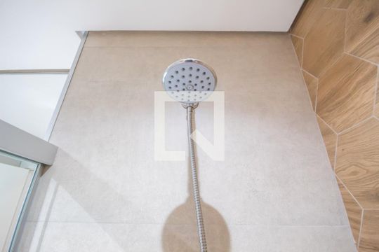 Banheiro 2 de apartamento para alugar com 2 quartos, 64m² em Continental, Osasco