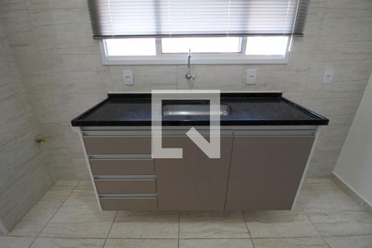 Cozinha de apartamento para alugar com 1 quarto, 35m² em Jardim Simus, Sorocaba