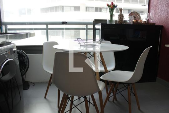 Varanda de kitnet/studio à venda com 1 quarto, 30m² em Pinheiros, São Paulo