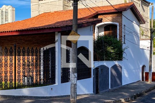 Fachada de casa à venda com 7 quartos, 380m² em Caxingui, São Paulo
