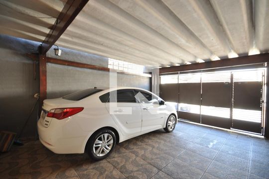 Garagem de casa à venda com 3 quartos, 200m² em Jaçanã , São Paulo