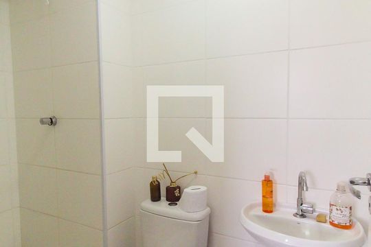 Banheiro de apartamento para alugar com 2 quartos, 33m² em Colônia (zona Leste), São Paulo