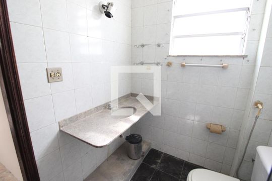 Banheiro de casa para alugar com 2 quartos, 90m² em Todos Os Santos, Rio de Janeiro
